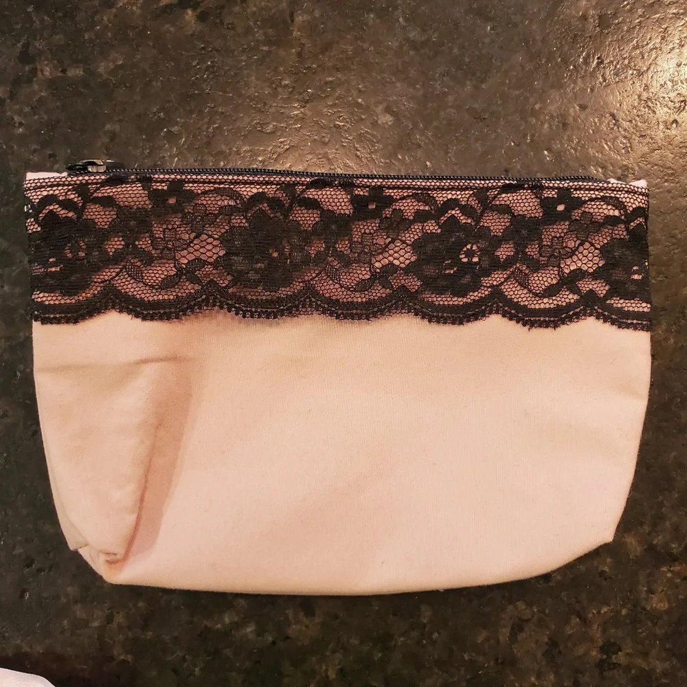 NWOT cosmetic bag bundle: Ipsy & Laura Geller in blush/cream and scruncie